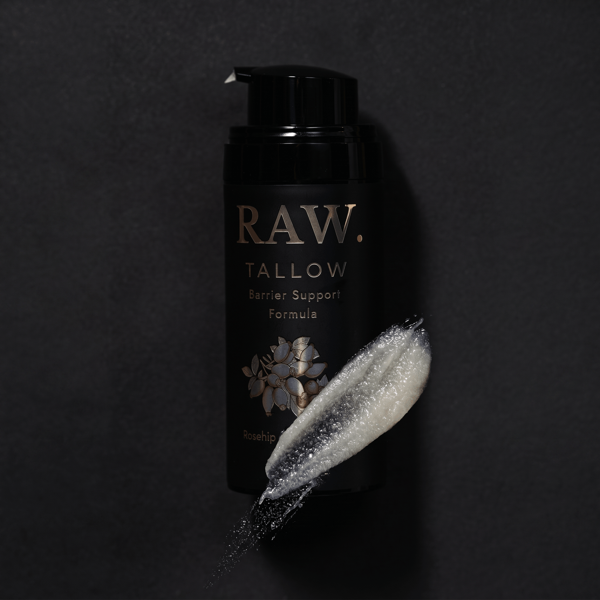 smuga kremu RAW. na tle opakowania airless 100ml