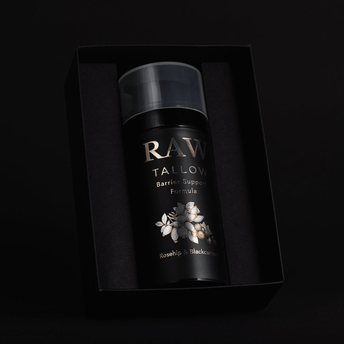Czarne opakowanie kremu RAW. Barrier Support 100 ml na ciemnym tle