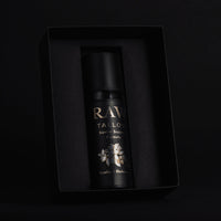 Czarne opakowanie kremu RAW. Barrier Support 50 ml na ciemnym tle